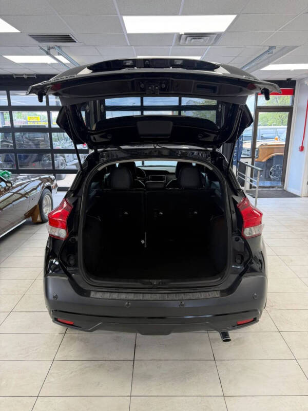 2020 Nissan Kicks SR