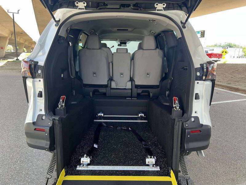 2025 Toyota Sienna LE 8-Passenger