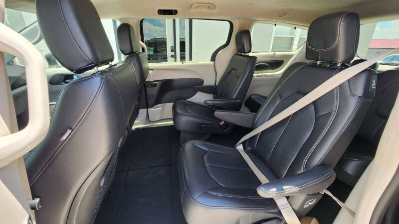 2022 Chrysler Pacifica Touring L