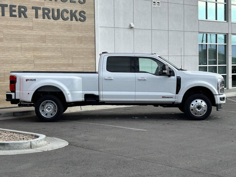 2025 Ford F-450 Super Duty Platinum