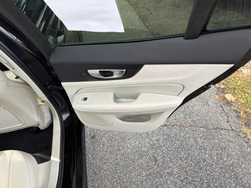 2022 Volvo S60 B5 Momentum