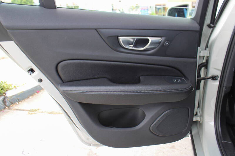 2020 Volvo V60 T5 Momentum