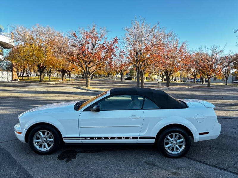 2007 Ford Mustang V6 Deluxe