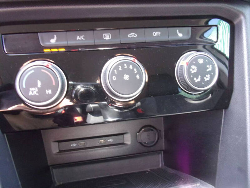 2023 Volkswagen Taos SE 4Motion