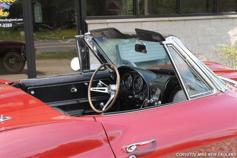 1965 Chevrolet Corvette 28