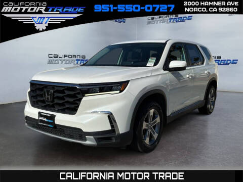 2023 Honda Pilot EX-L w/Rear Captain's Chairs Photo