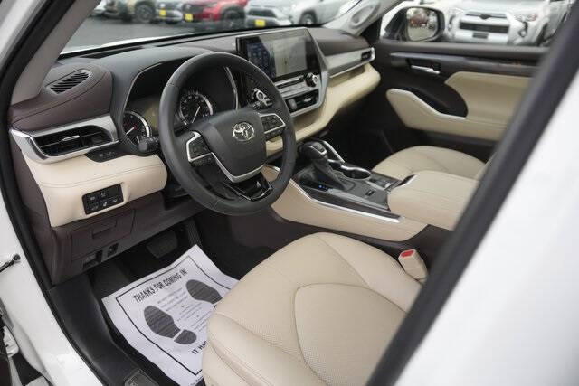 2022 Toyota Highlander Platinum