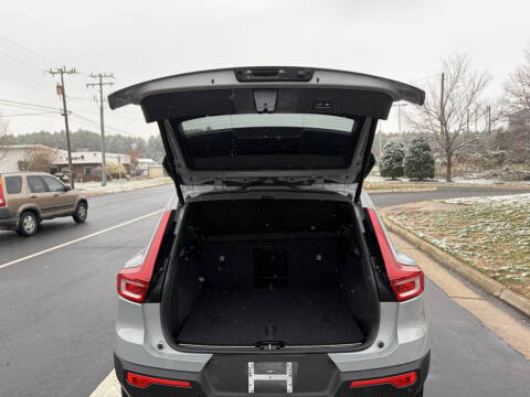 2025 Volvo XC40 B5 Plus Bright Theme