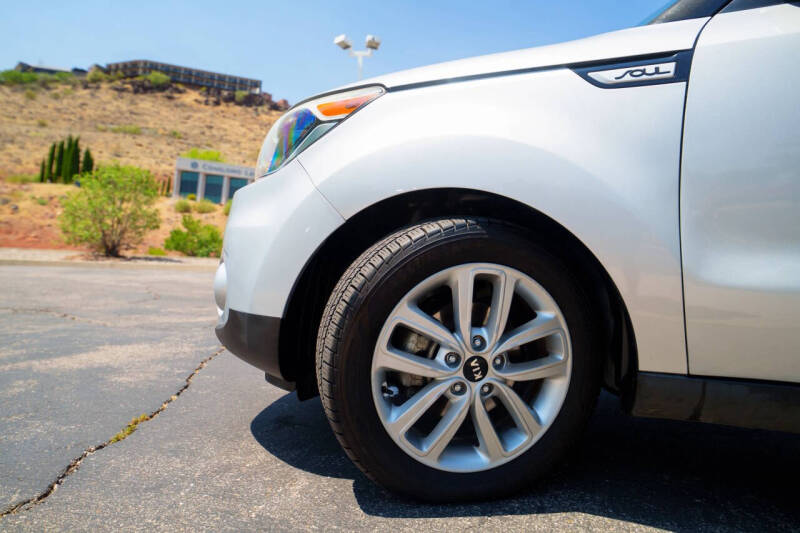 2017 Kia Soul +