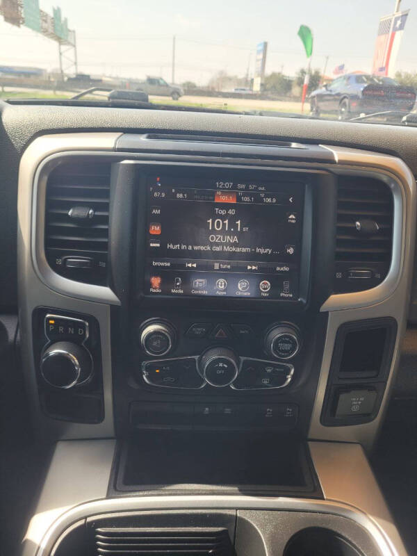 2016 RAM 1500 SLT