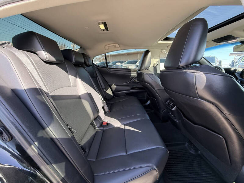 2024 Lexus ES 300h F SPORT Design