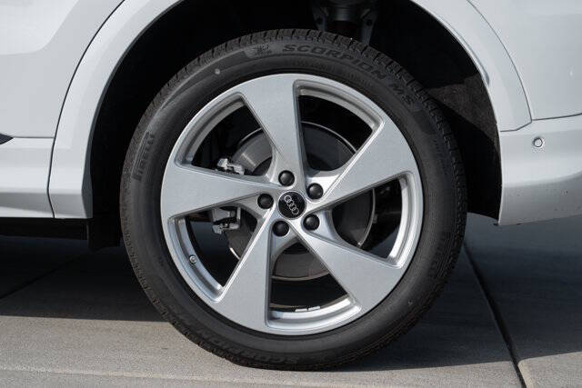 2025 Audi Q5 quattro Premium Plus TFSI