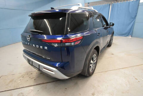 2024 Nissan Pathfinder SL