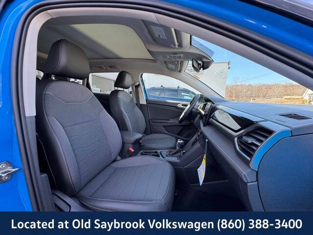 2025 Volkswagen Taos SE Black