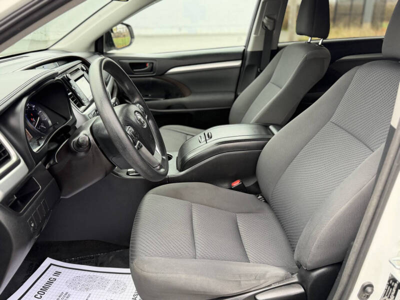 2016 Toyota Highlander LE