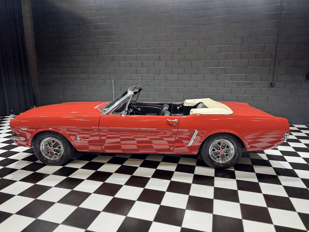 1965 Ford Mustang 10
