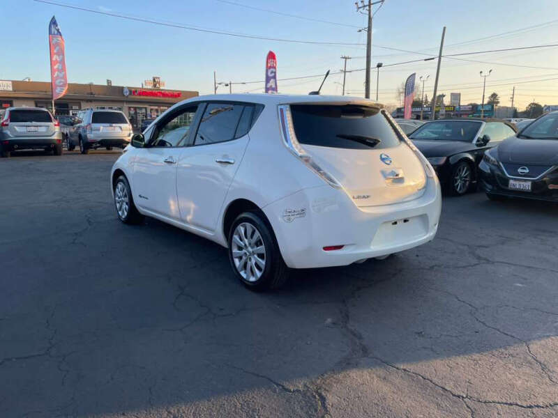 2013 Nissan LEAF S