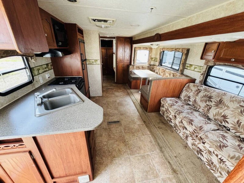 2011 Winnebago Sunset Creek 298BH