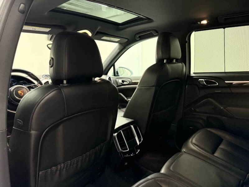 2018 Porsche Cayenne Platinum Edition