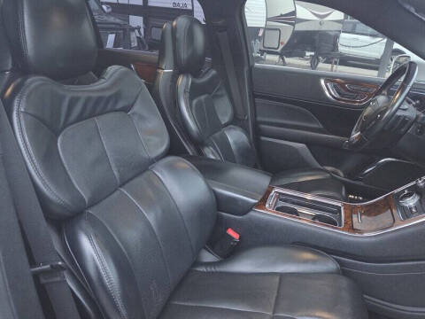 2019 Lincoln Continental Select