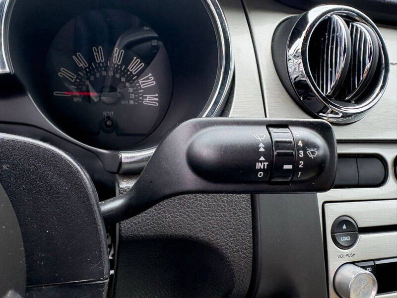 2006 Ford Mustang GT Deluxe