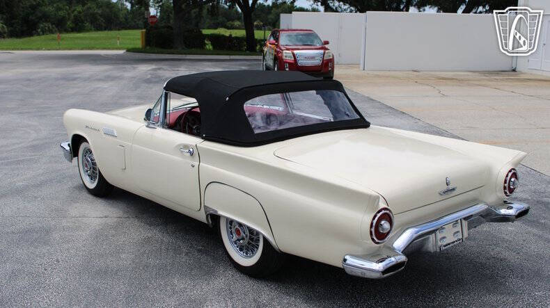 1957 Ford Thunderbird
