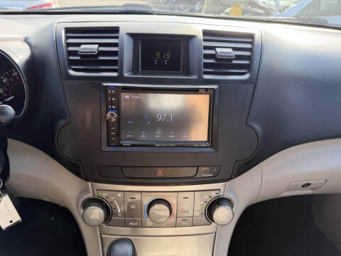 2011 Toyota Highlander SE