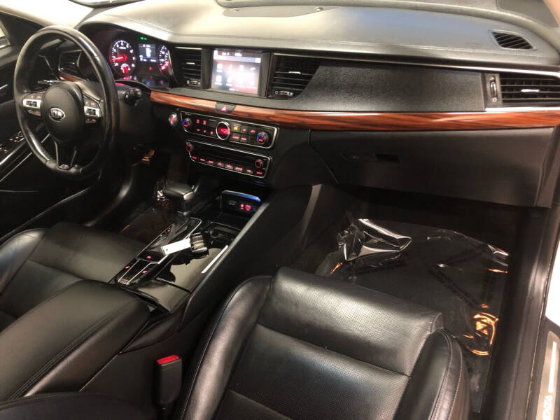 2017 Kia Cadenza Premium