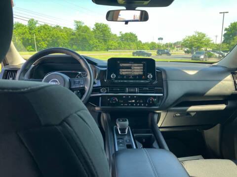 2024 Nissan Pathfinder SV