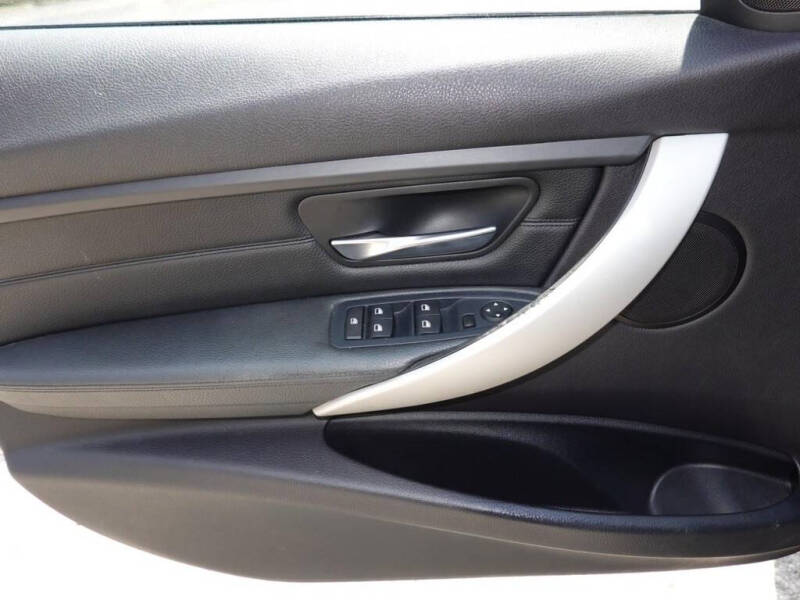 2013 BMW 3 Series 320i