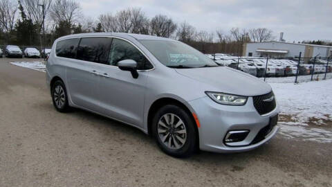 2023 Chrysler Pacifica Plug-In Hybrid Touring L