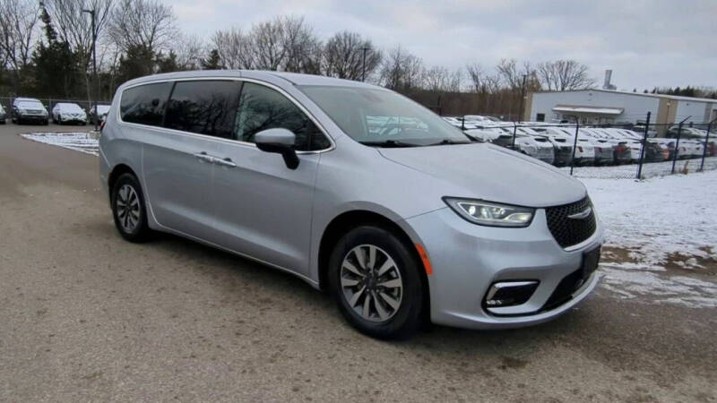 2023 Chrysler Pacifica Plug-In Hybrid Touring L