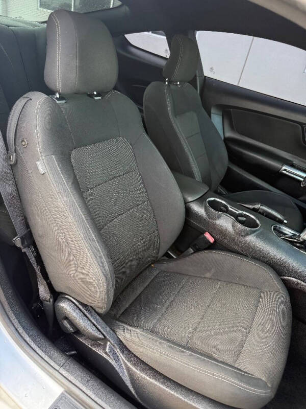 2015 Ford Mustang V6