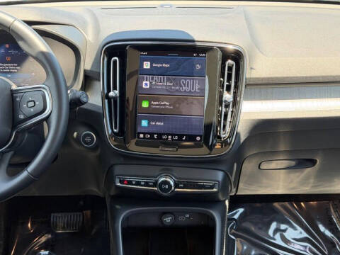 2025 Volvo XC40 B5 Plus Bright Theme
