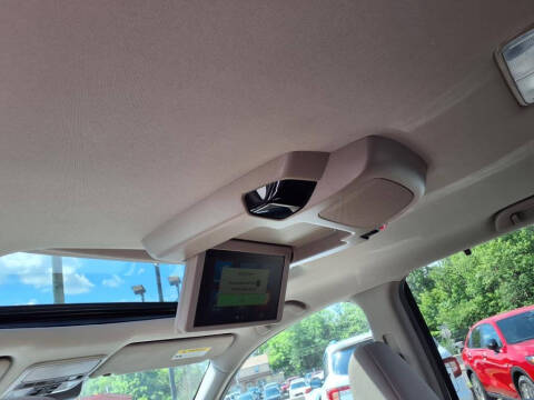 2022 Honda Pilot Touring w/Rear Captain's Chairs