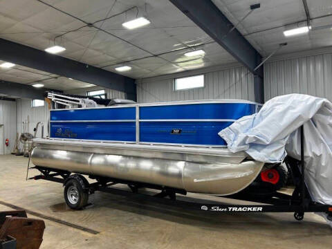 2026 Sun Tracker Party Barge 18 DLX