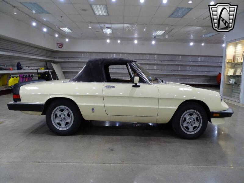 1984 Alfa Romeo Spider Veloce