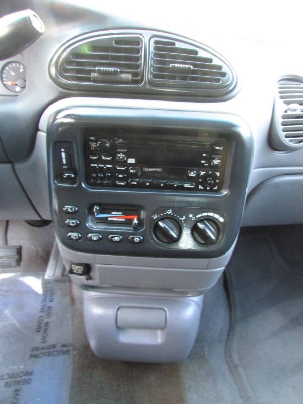 2000 Dodge Grand Caravan ES photo 18