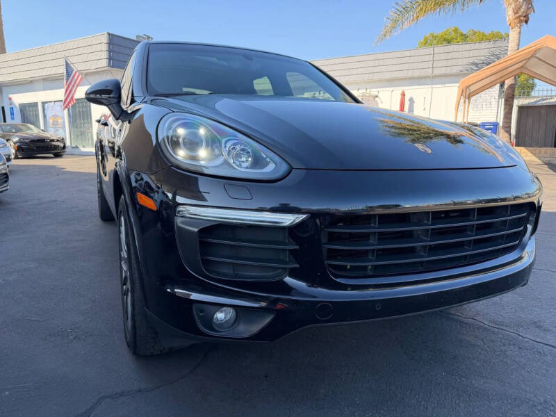 2017 Porsche Cayenne Platinum Edition