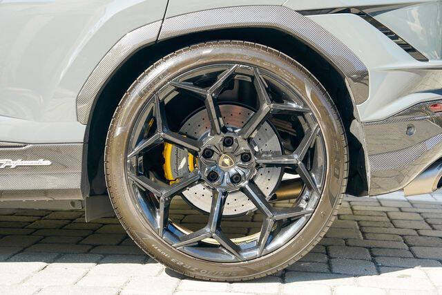 2023 Lamborghini Urus Performante