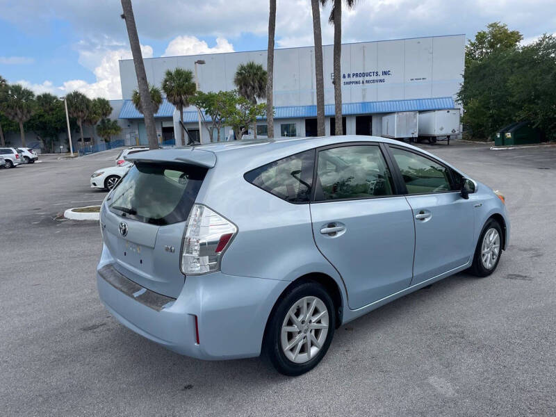 2014 Toyota Prius v Two