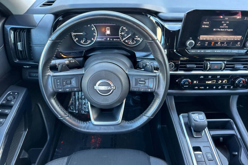 2024 Nissan Pathfinder SV