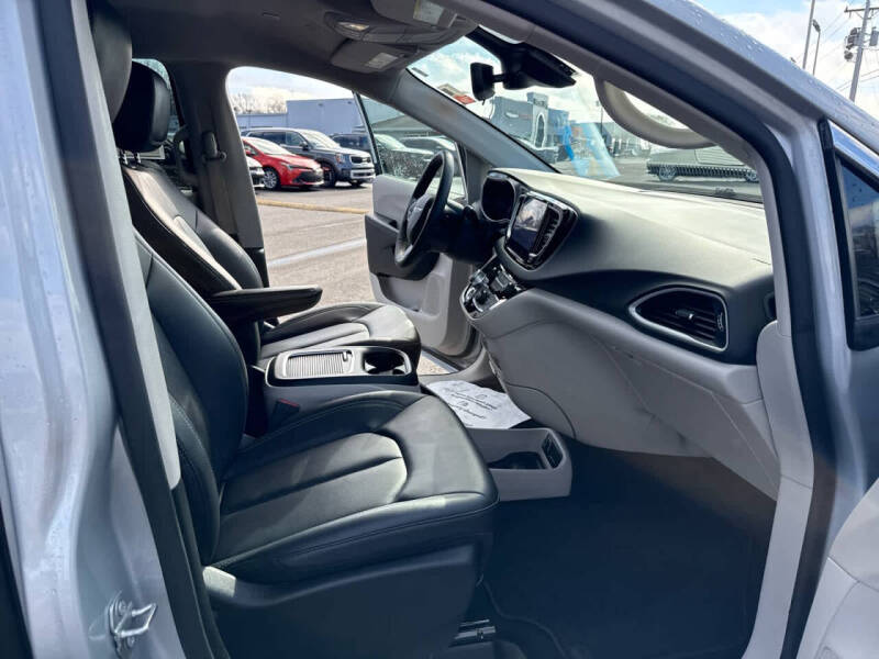 2024 Chrysler Pacifica Touring L