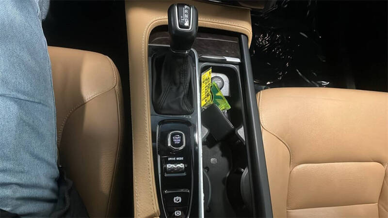 2019 Volvo XC90 T6 Momentum