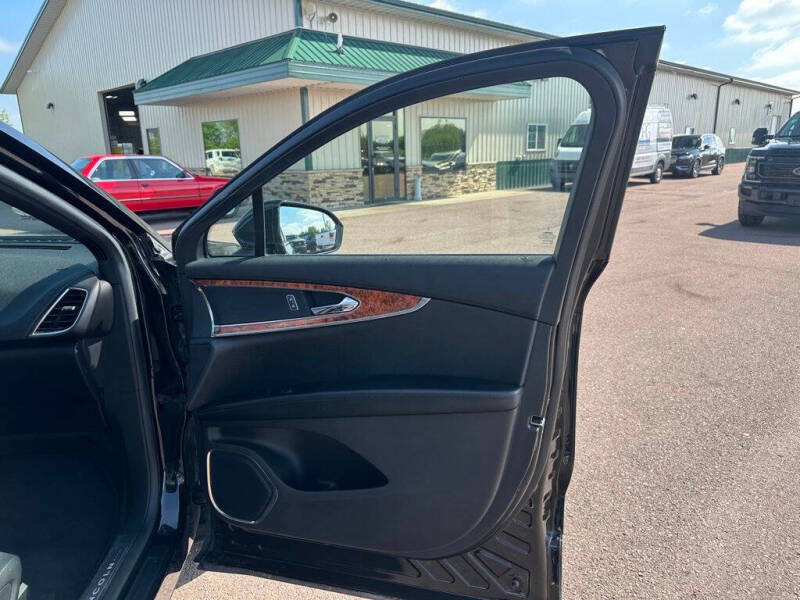 2019 Lincoln Nautilus Select