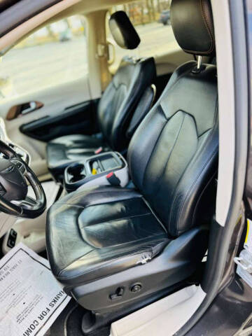 2017 Chrysler Pacifica Touring-L