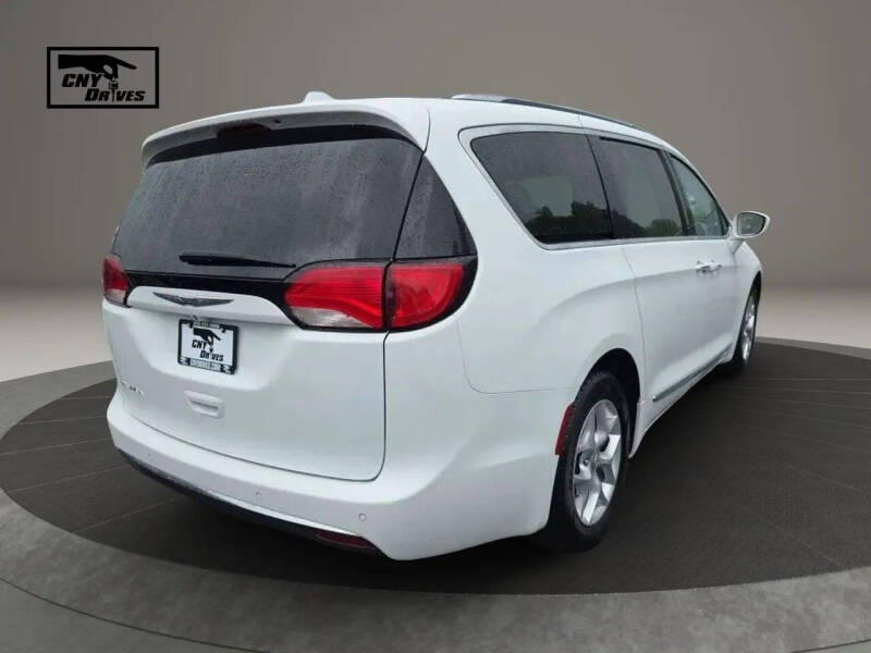 2017 Chrysler Pacifica Touring-L Plus
