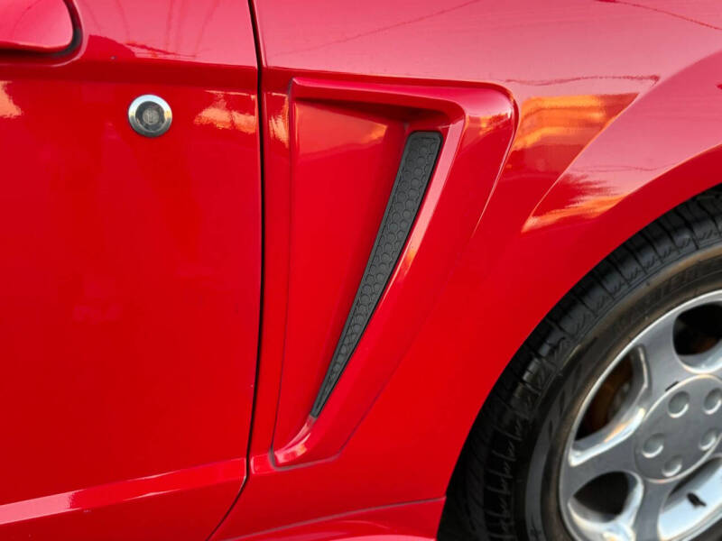 2004 Ford Mustang Deluxe