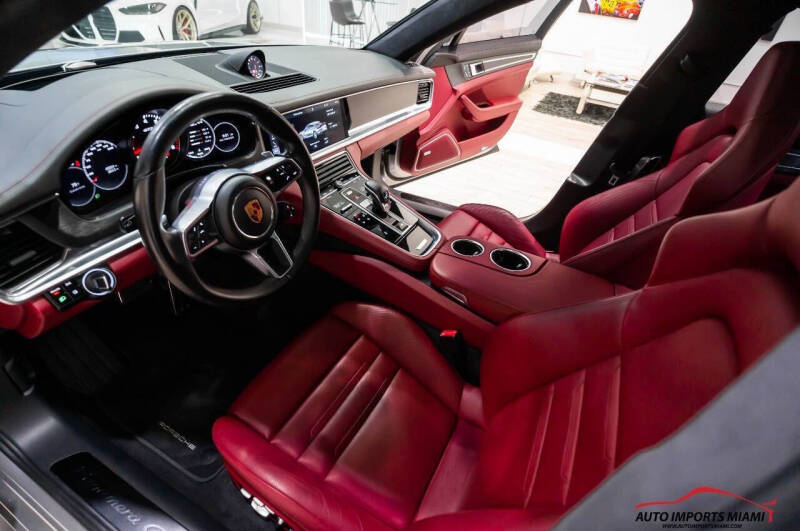 2019 Porsche Panamera GTS