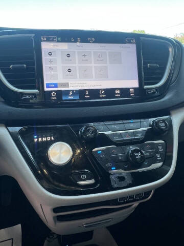 2024 Chrysler Pacifica Touring L